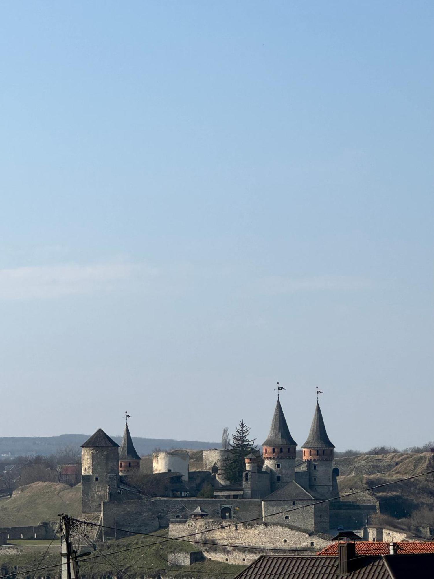 Tisnyi 7 Guest House Kamjanets-Podilskyi Eksteriør billede